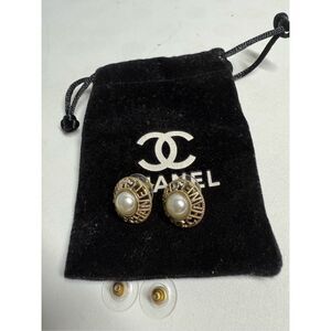 Vintage Chanel Pearl CC Round Rope Logo Earrings Gold See Description